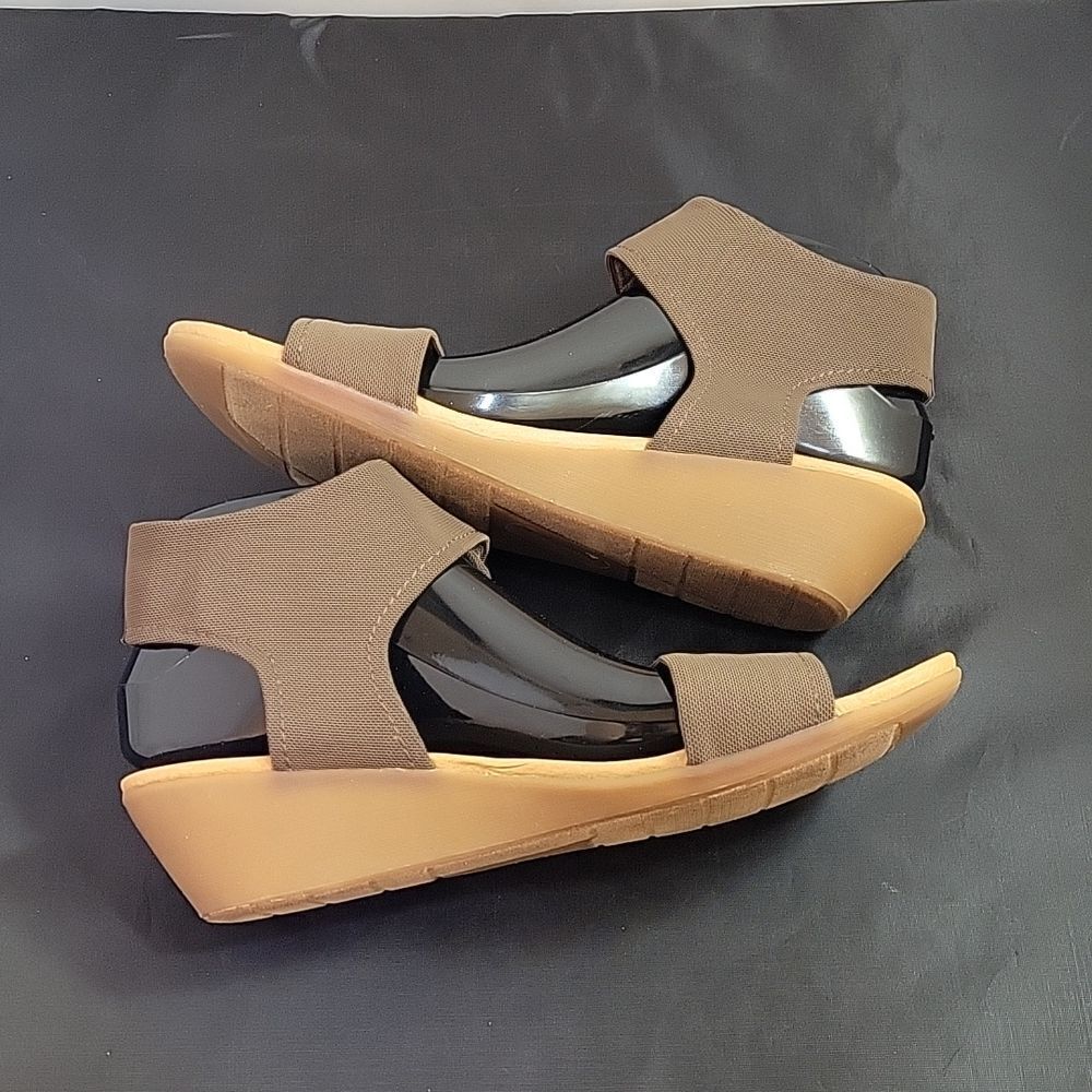 BRAND NEW BARETRAPS DOUBLE VELCRO STRAP OPEN TOE WOMEN"S SANDAL - Picture 7 of 13